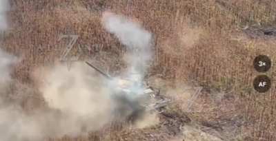 RU POV:An FPV drone hits a Leopard 2A6 frontally and cooks it off