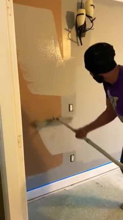 This is the most systematic way I've seen someone painting a wall, but damn that's fast! (oddly satisfying too)