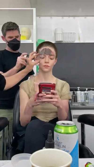 Posted by• antmac.fx Furiosa - time lapse I made of the shaved hair look for Anya anyataylorjoy as Furiosa. Very fortunate to both sculpt the bald cap and the prosthetic application for this look and be a part of such a brilliant team of artists.