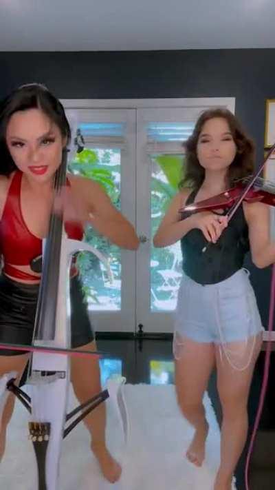 Tina Guo and Mia Asano playing the X-MEN theme on Electric Strings