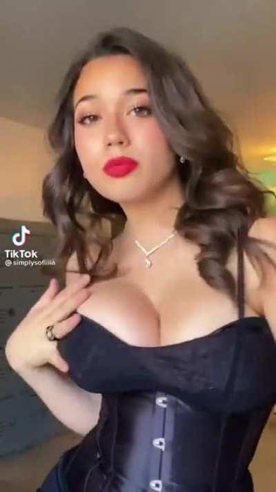 Sofia Gomez kind of reminds me of like a young Eva Lovia, but with even bigger tits. Anyone else?