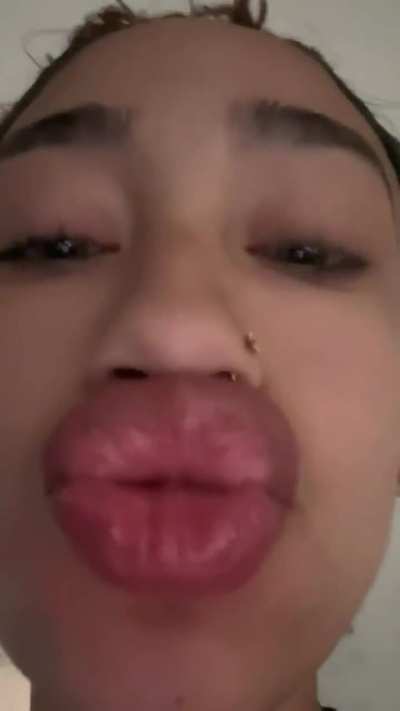 DroolyLips