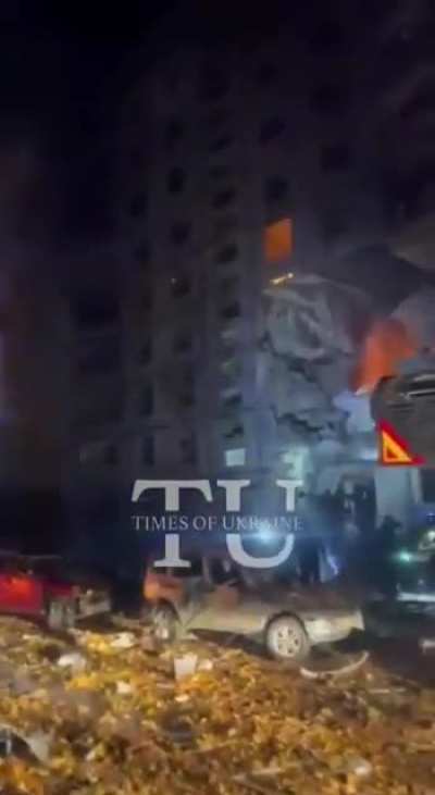 A residential building was hit by a Russian drone in Kharkiv this evening. There are reportedly 17 injured civilians, including children - October 2024