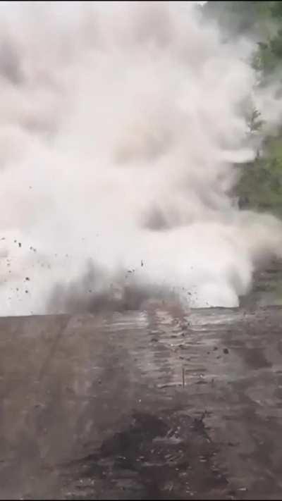 Blasting wave for a pipeline