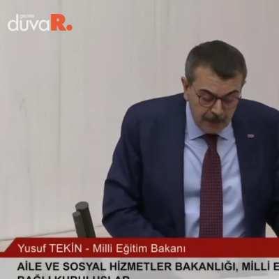 bu dinini imanını tarikatını siktimin çocuğu ''Tarikat ve cemaatlerle protokol yapmaya devam edeceğiz'' demiş bunun bütün değerlerini bi sikmek lazım