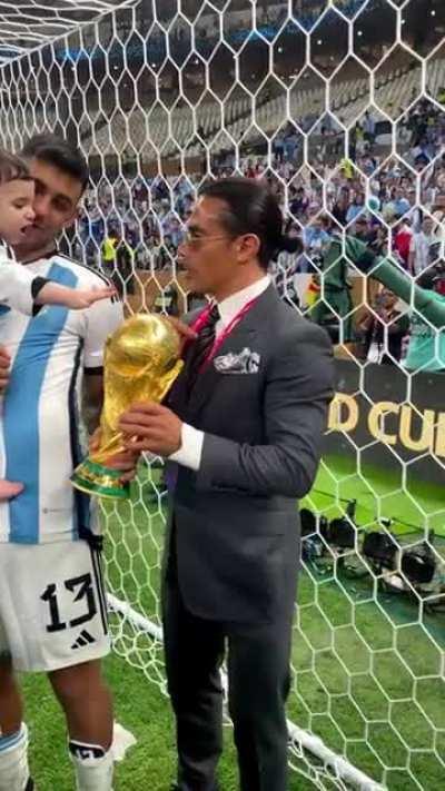 Salt Bae aka nusr_et at the world cup with the trophy in hands