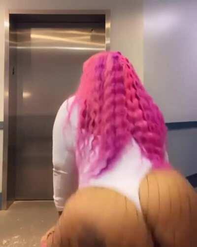 Heyghettobarbie twerk 😍🍑🍑💗