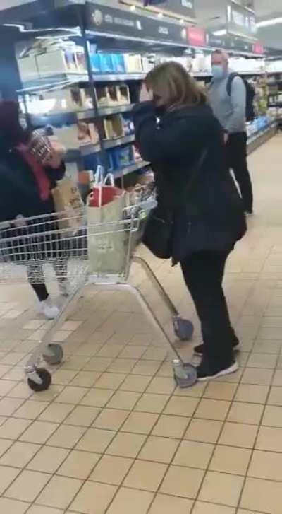 This is what propaganda does to the masses. Grocery shoppers verbally attack a woman for not wearing a mask.