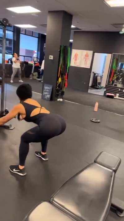 Melyssa Ford doing in the gym with natural yams