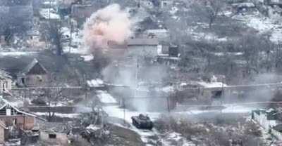 Ukrainian BMP firing at houses where Russians fired from. (Same BMP as in recent similar video). Bakhmut 2023