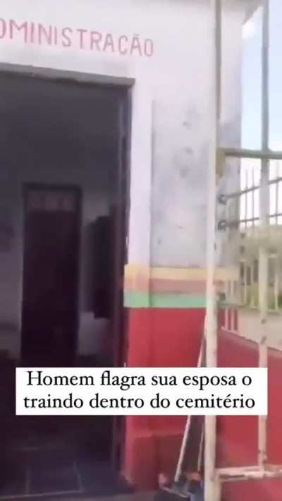 Trair no cemitério é SACANAGEM