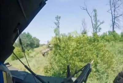 Ukrainian Humvees triggering Anti-Personnel mines while engaging Russian positions