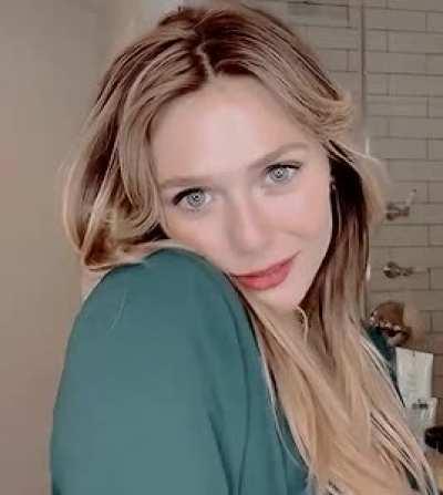 Mommy Elizabeth Olsen 🤤