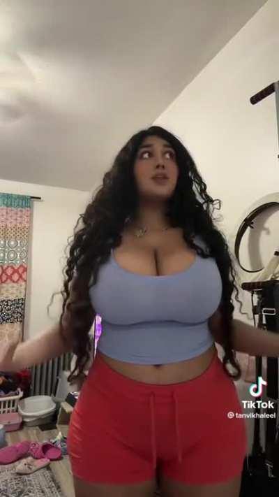 (tanvikhaleel) Thicc indian girl