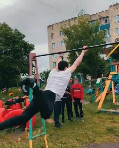 4x Russian Freestyle bar swinging champion instagram: vitaly_merentsev