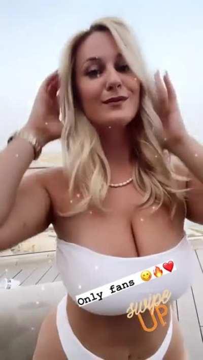 Anna marisax boobs