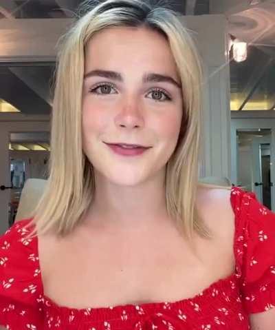 Kiernan Shipka jiggle boomerang