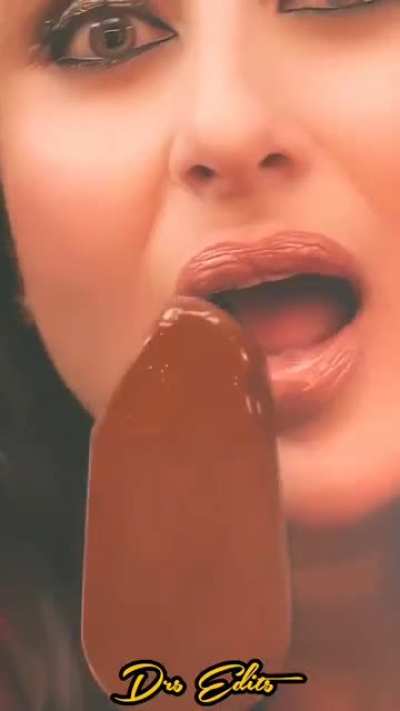 Aahhh... Kareena, Suck my ChocoBar😋