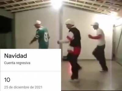 Nunca note lo tan sincronizados que eran con la canción.