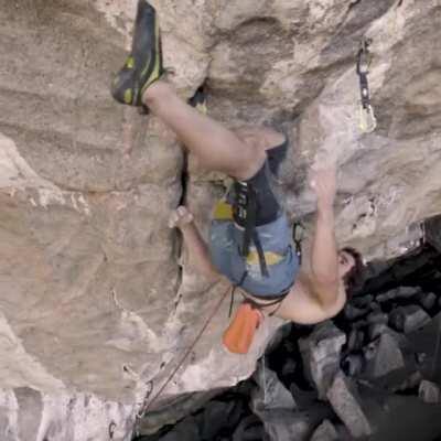 Pro climber uses a 'Knee-Bar' to bring blood back to his forearms