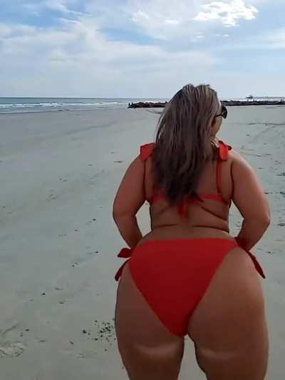 Chunky but DAYUM that ass!