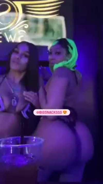 Strippers with titties and ass >