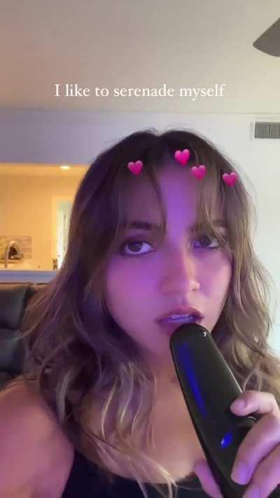 Serenading herself( ig story 08/10/2023)