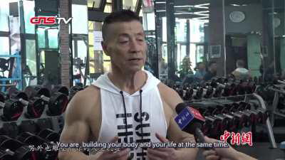 This 70 years old man looks like 30s after 34 years everyday workout