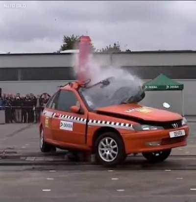 100 km/h pole crash test