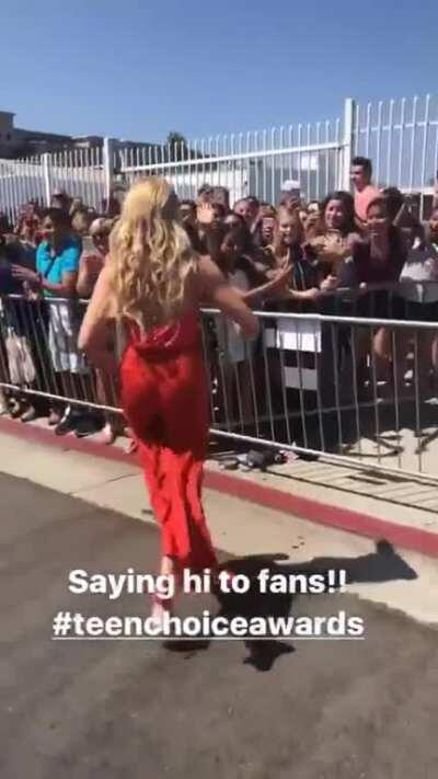 Peyton Meeting Fans