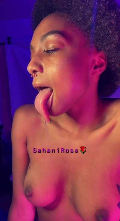 Would you cum on her Tongue !? 👅💦👍🏽#dropped her 10 gb mega in comments 👇🏾