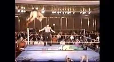 Scott Steiner performing a 450 splash, in 1987.