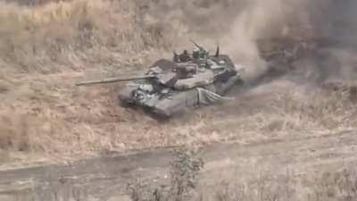 Russian T-90 does Russian T-90 things