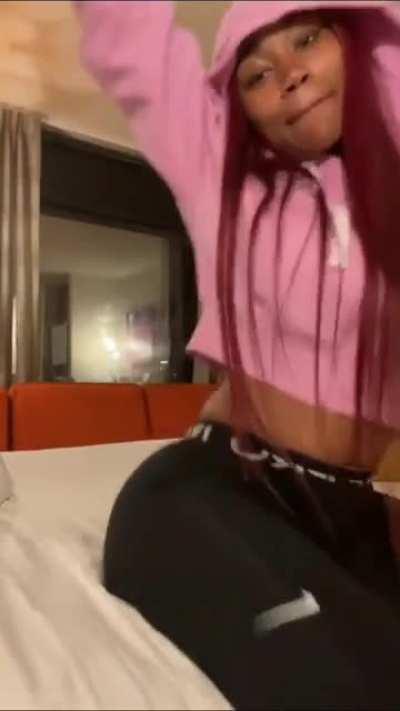 Jania Meshell Twerking in legging