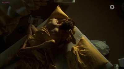 Suzanne von Borsody in Nicht ohne deine Liebe (2002) 