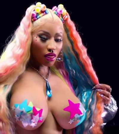 someone feed me Nicki Minaj while I jerk off to her, I'm so horny for her. only reddit chat, dm me.