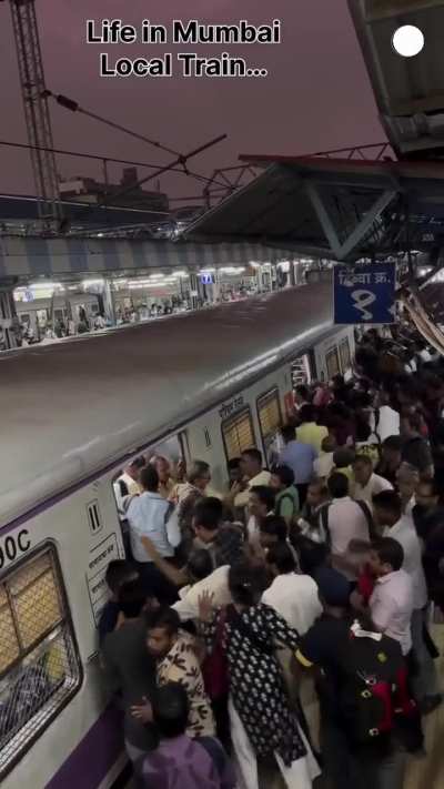 Mumbai train 🚆 rush 