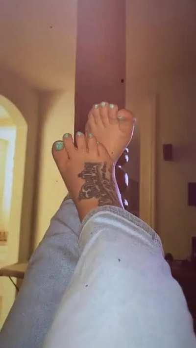 Little Tattooed Feet 👣