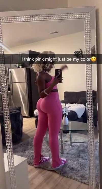 Bhadie kelly in pink🍑