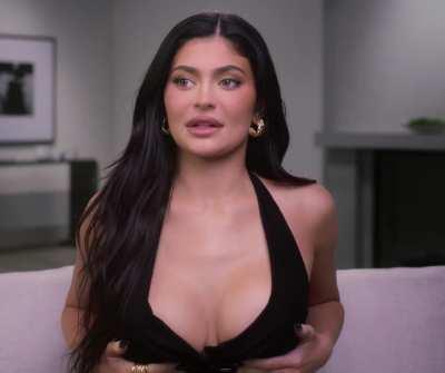 Kylie for ‘The Kardashians’ - Season 3, Episode 1