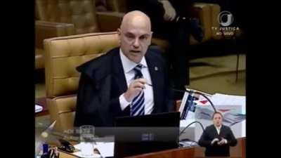 Opinião jurídica de Alexandre de Moraes sobre perdão presidencial