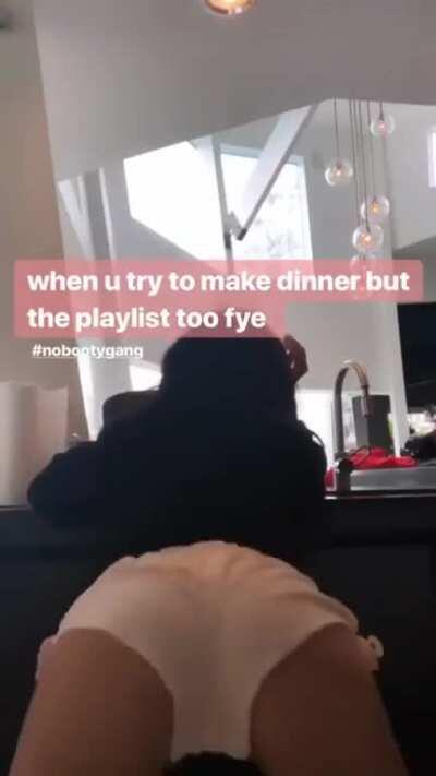 Halsey twerking in deleted Instagram story 🔥