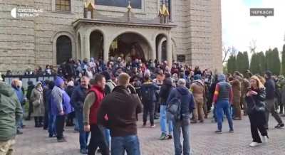 Freak out at a Church in  Cherkasy,Ukraine as the country tries to distant itself from The Russian Patriarchate (for obvious reasons)and some people seem opposed and protest