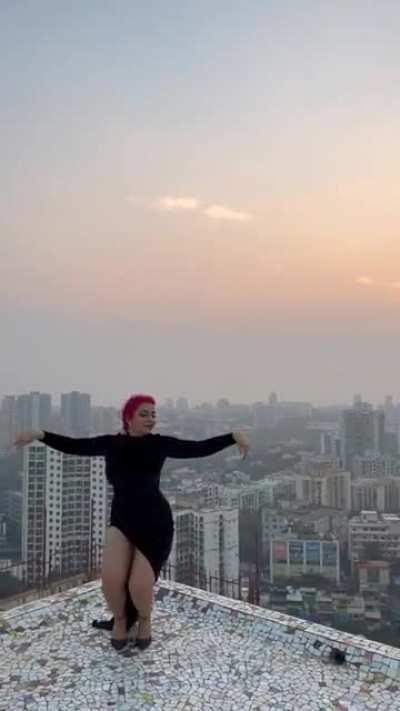 meaty thicc thighs of Jasmine sandlas