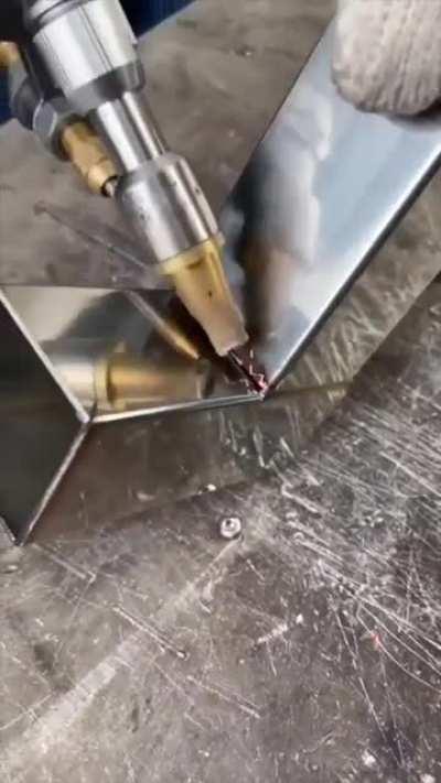 Stainless steel MIG welding