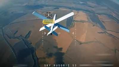 Another Russian Lancet UAV is getting intercepted mid-air by a Ukrainian FPV quad