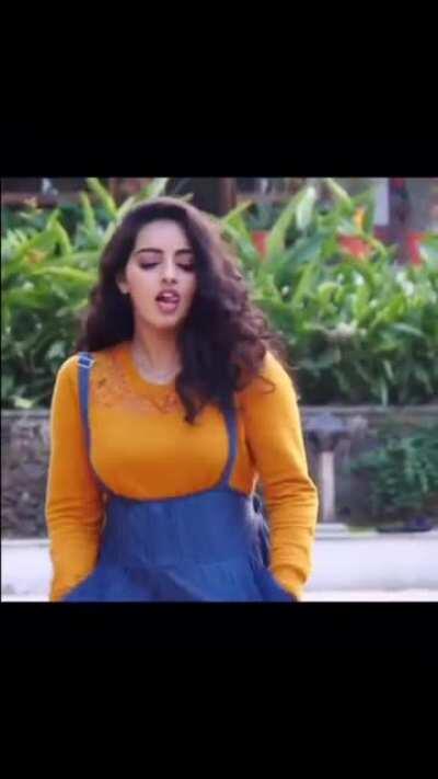 Malavika Menon bouncing 🍊🤤