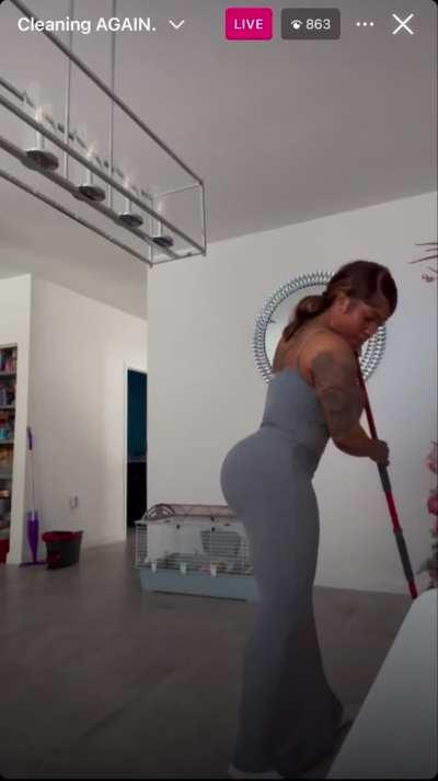 Dime on IG Live Cleaning and Twerking w her Nips Showing 3/18/24 Pt.2