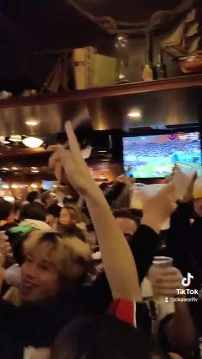 Bar in Japan reactions to scoring and winning against Germany. look at this energy. So happy for Japan.