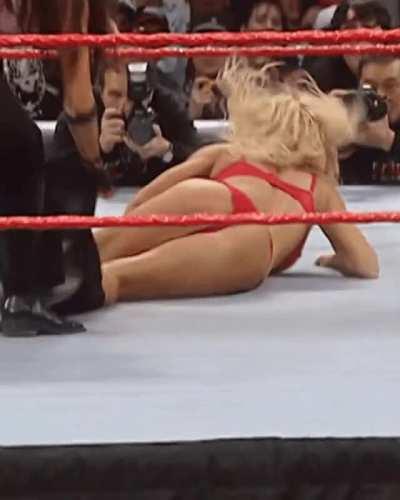 Oh Torrie. So pathetic even Maria stripped you down to your bra and panties. So humiliating 🤩🤩🤩